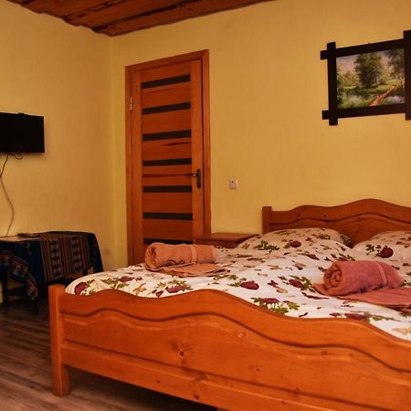 Guest House Mandrivnyi Rooms&Apartments Yasinya Εξωτερικό φωτογραφία