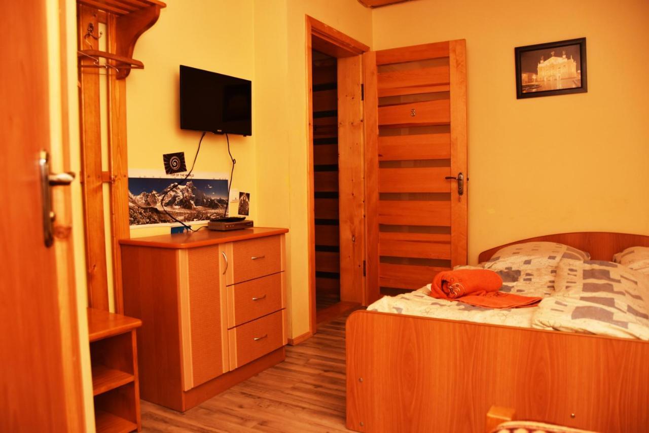 Guest House Mandrivnyi Rooms&Apartments Yasinya Εξωτερικό φωτογραφία